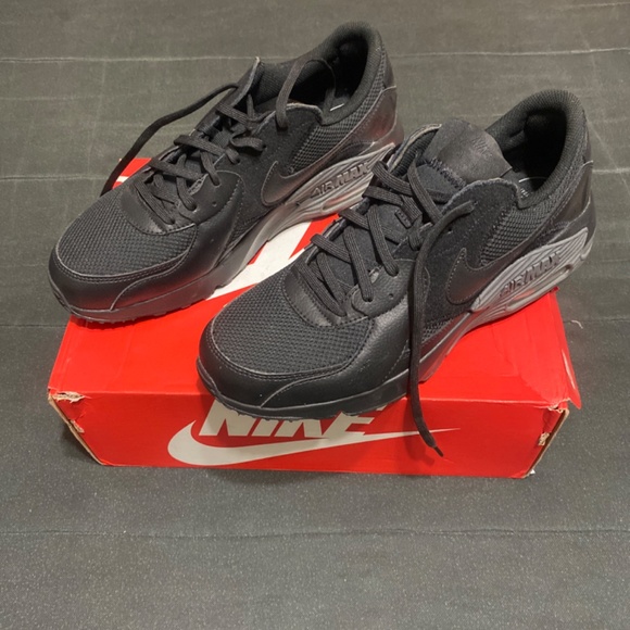 Shoes - Picture 2 of 5